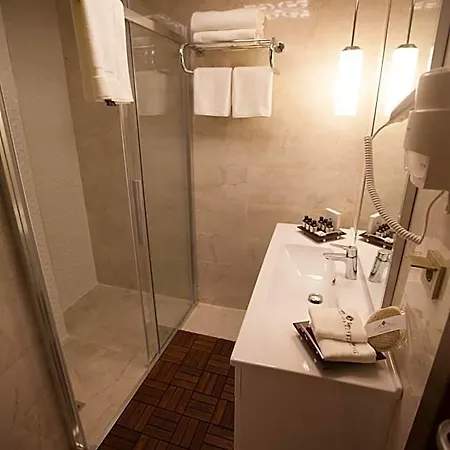 Otel The Escape